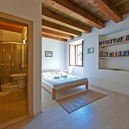 Gæstehus At Castle From Xvi Century Zamagna, Mali Bay 3*