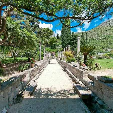 At Castle From Xvi Century Zamagna, Mali Bay 3*