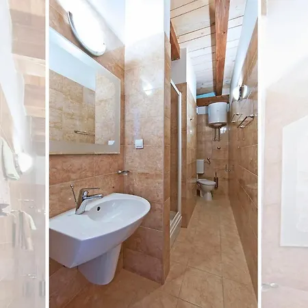 Gæstehus At Castle From Xvi Century Zamagna, Mali Bay 3*