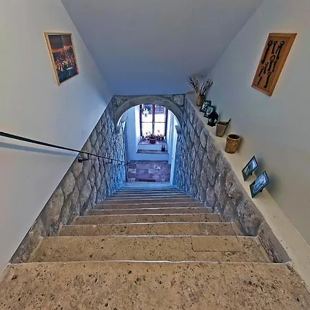 At Castle From Xvi Century Zamagna, Mali Bay 扎通