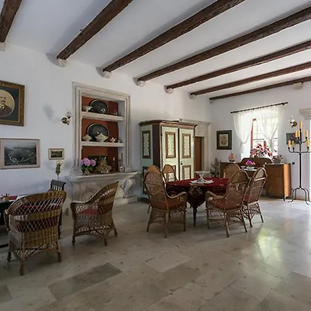 招待所 At Castle From Xvi Century Zamagna, Mali Bay