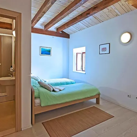 At Castle From Xvi Century Zamagna, Mali Bay 招待所 扎通