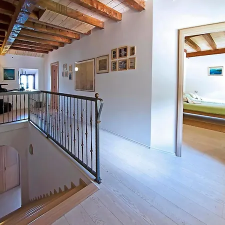 At Castle From Xvi Century Zamagna, Mali Bay 招待所 3*