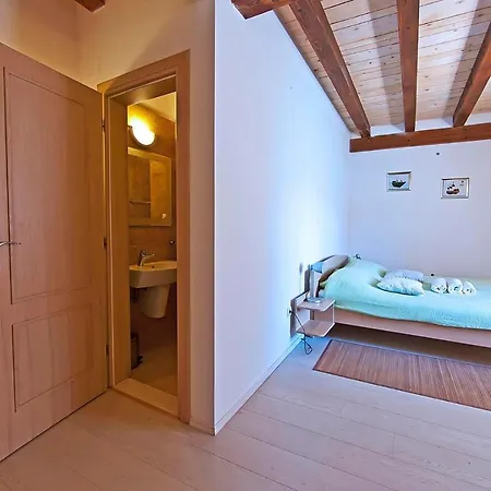 At Castle From Xvi Century Zamagna, Mali Bay 招待所 扎通