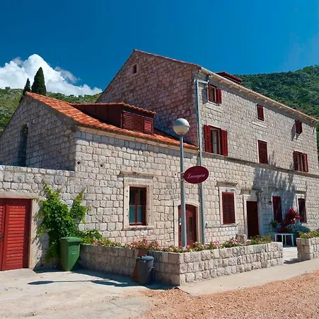 Maison d'hôtes At Castle From Xvi Century Zamagna, Mali Bay 3*