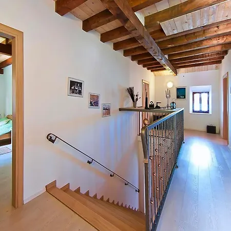 At Castle From Xvi Century Zamagna, Mali Bay 招待所 扎通