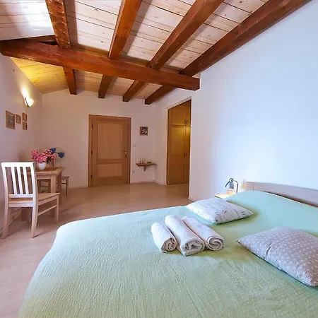 At Castle From Xvi Century Zamagna, Mali Bay 招待所 扎通