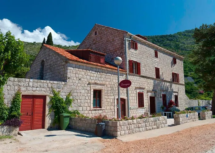 Gasthof At Castle From Xvi Century Zamagna, Mali Bay 3*